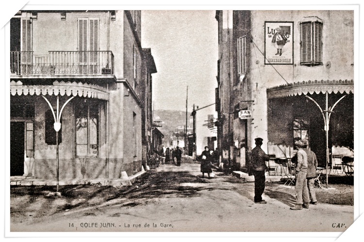 Belle vue animée sur la rue de la gare