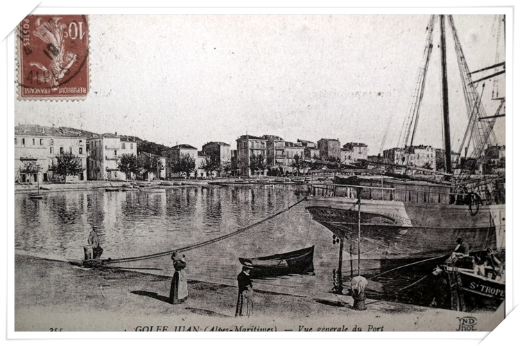 Navires marchands à l'amarrage