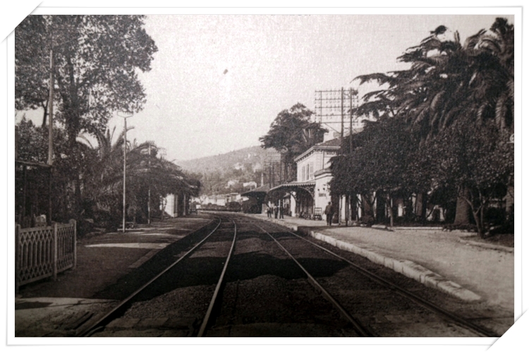 La gare de Golfe depuis l'ancien passage à niveau