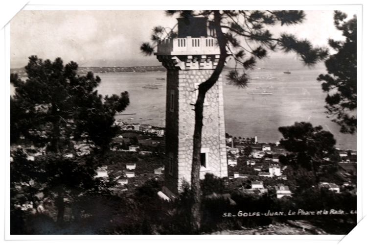 Belle vue du nouveau phare avec la rade