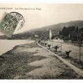 Belle vue sur la plage avec l'ancien phare