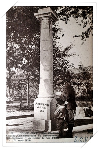 La colonne commémorative du débarquement de Napoléon 1er le1er mars 1815
