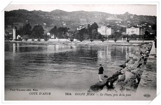 Vue générale sur les plages et l'ancien phare