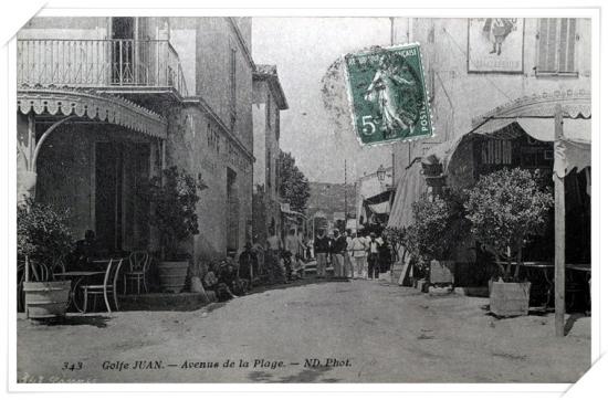 L'avenue de la gare depuis le boulevard des Frères Roustan