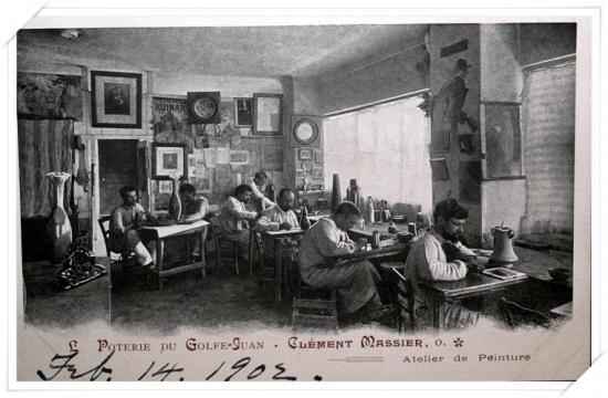 L'atelier de peinture de la poterie Clément Massier (provenance USA)