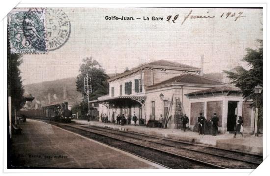 Carte faiblement colorisée, animée avec l'entrée du train en provenance de Cannes
