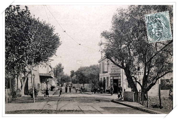 La colonne à gauche, l'olivier à droite faisant angle avec l'avenue de la Gare.