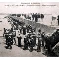 CPA très animée sur la jetée.