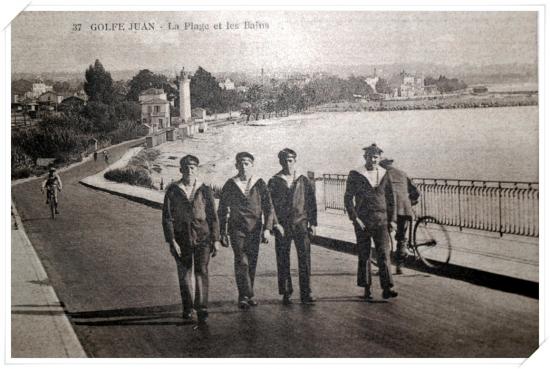 Très belle vue animée depuis le pont de l'Aube sur la plage