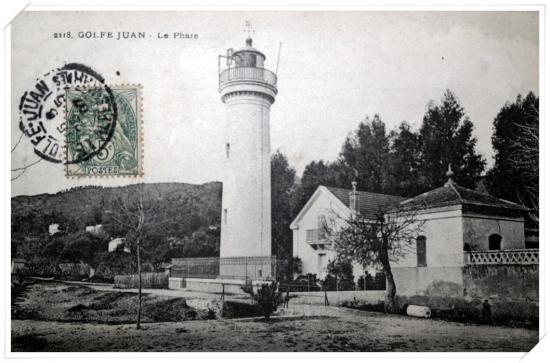 Très belle photo de l'ancien phare avec son logement de fonction