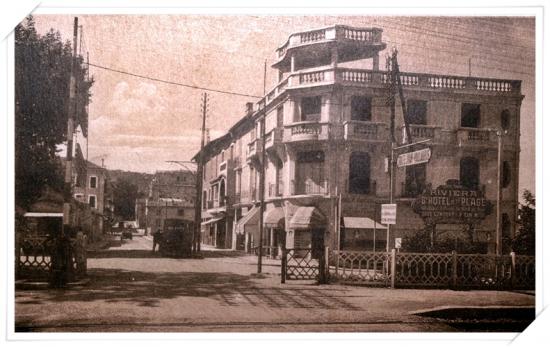 Très vue de l'avenue de la Gare avec l'ancien passage à niveau