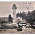 Belle carte de l'ancien phare avec en avant plan un palmier tout petit petit ...