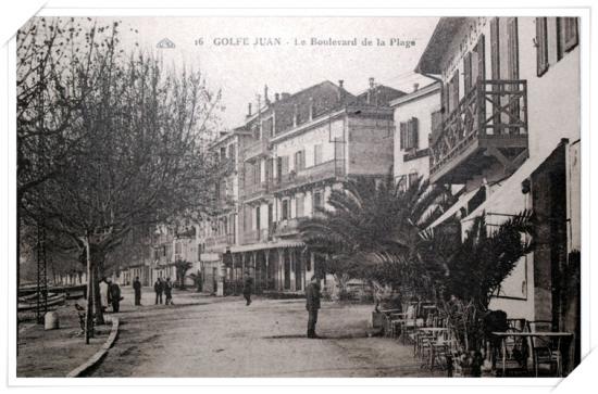 Autre vue vers Cannes de l'avenue avec d'autres terrasses