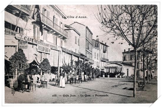 Belle CPA avec les terrasses des cafés et restaurants