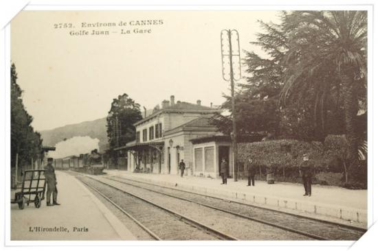 Arrivée de cannes d'un train à vapeur