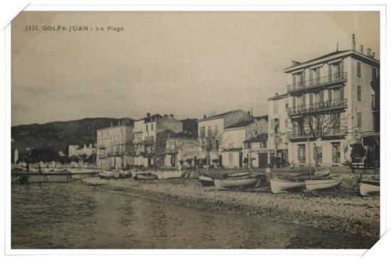 Vue sur le port et l'avenue des Frères Roustan